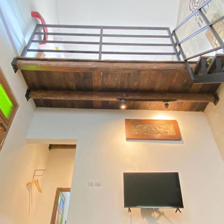 Coffee Room, Loft Mezzanine Room At Pulung House Kejayan Dış mekan fotoğraf