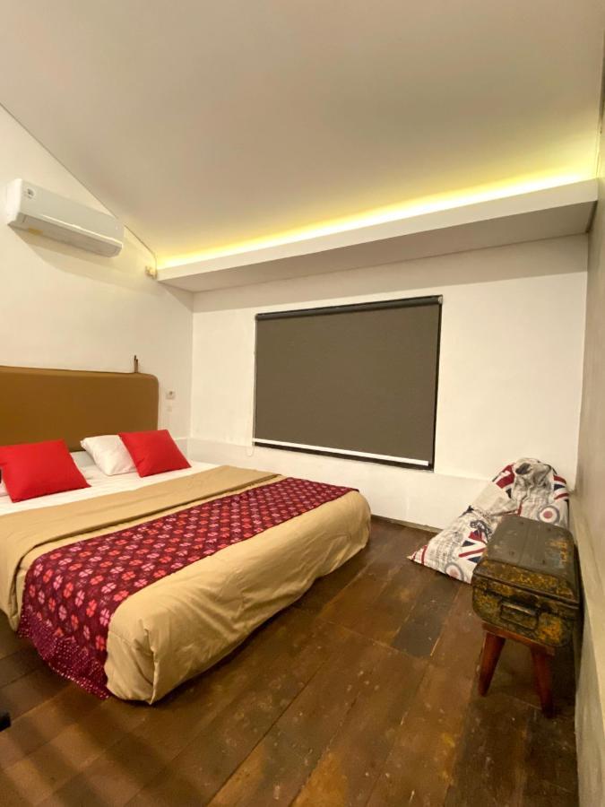 Coffee Room, Loft Mezzanine Room At Pulung House Kejayan Dış mekan fotoğraf