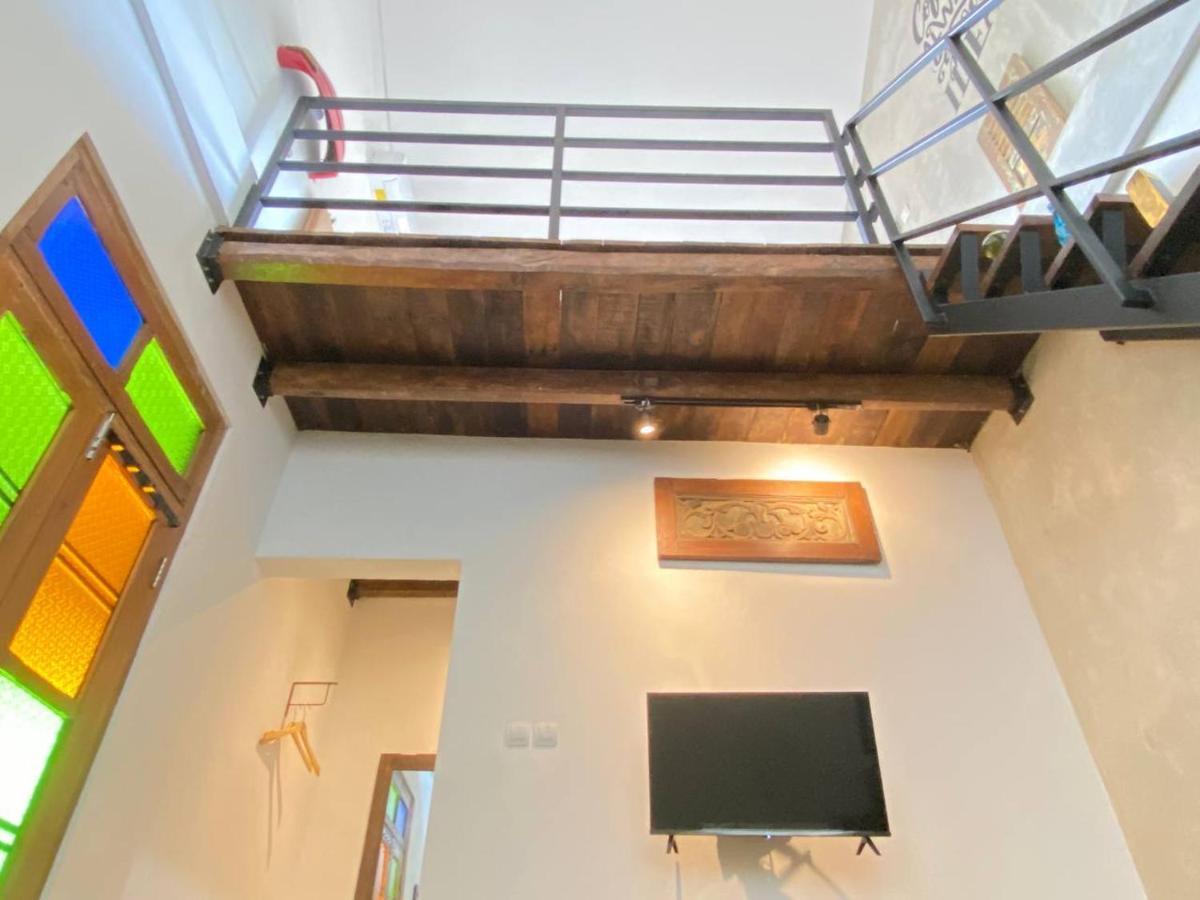 Coffee Room, Loft Mezzanine Room At Pulung House Kejayan Dış mekan fotoğraf