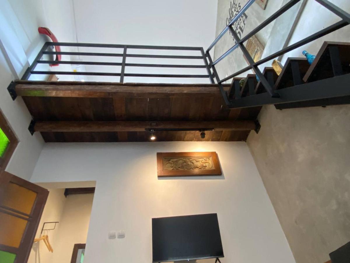 Coffee Room, Loft Mezzanine Room At Pulung House Kejayan Dış mekan fotoğraf